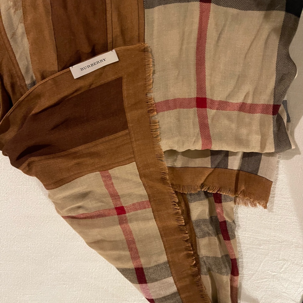 Beautiful classic Burberry scarf